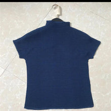 Load image into Gallery viewer, Ovam pleated top