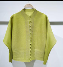 Load image into Gallery viewer, Gilla Pleated Top/Coat