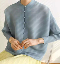 Load image into Gallery viewer, Gilla Pleated Top/Coat