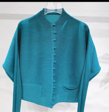 Load image into Gallery viewer, Gilla Pleated Top/Coat