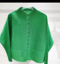 Load image into Gallery viewer, Gilla Pleated Top/Coat