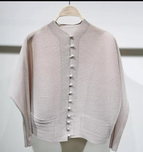 Load image into Gallery viewer, Gilla Pleated Top/Coat