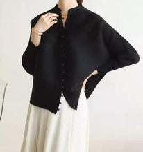 Load image into Gallery viewer, Gilla Pleated Top/Coat