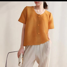 Load image into Gallery viewer, Barbi pleated top
