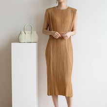 Load image into Gallery viewer, Hui Pleated Dress
