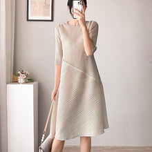 Load image into Gallery viewer, Larji Pleaded Dress
