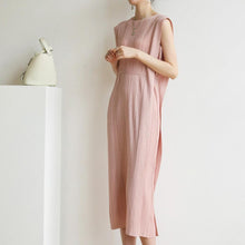 Load image into Gallery viewer, Hui Pleated Dress
