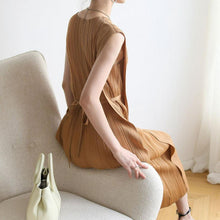 Load image into Gallery viewer, Hui Pleated Dress
