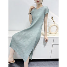 Load image into Gallery viewer, Sargi Pleated Dress
