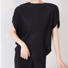 Load image into Gallery viewer, Sabelle Pleated Top
