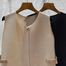 Load image into Gallery viewer, Labina Pleated Vest
