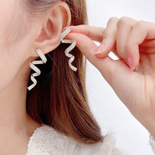 Load image into Gallery viewer, Curli Earrings
