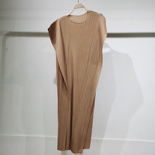 Load image into Gallery viewer, Maybelle Pleated Dress
